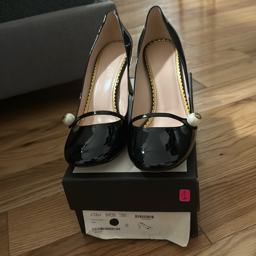 NEW Gucci Patent Heels. Size 42.